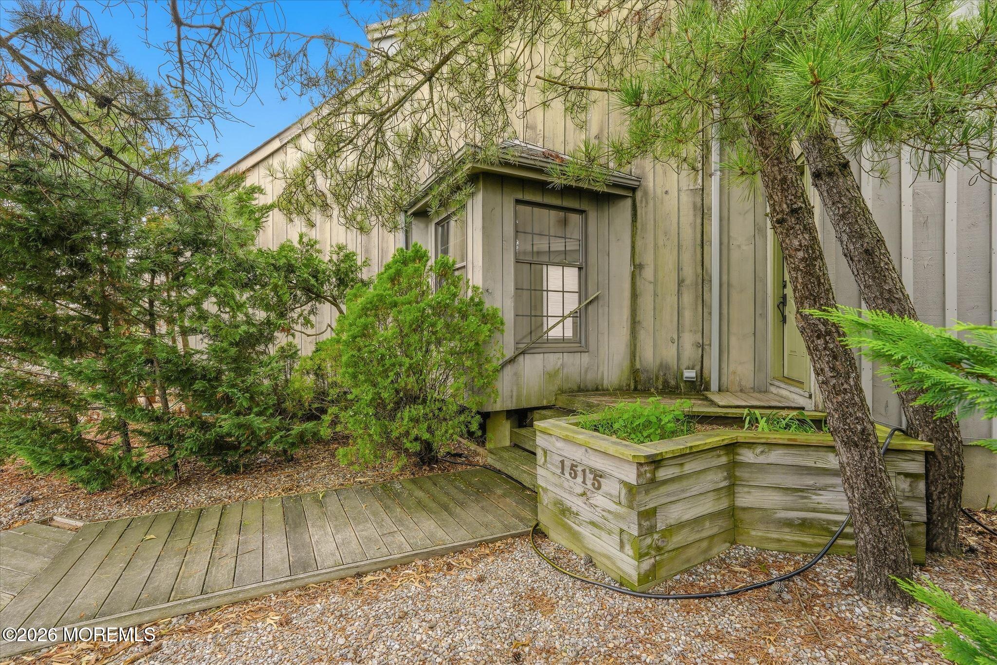 1515 Ivy Road