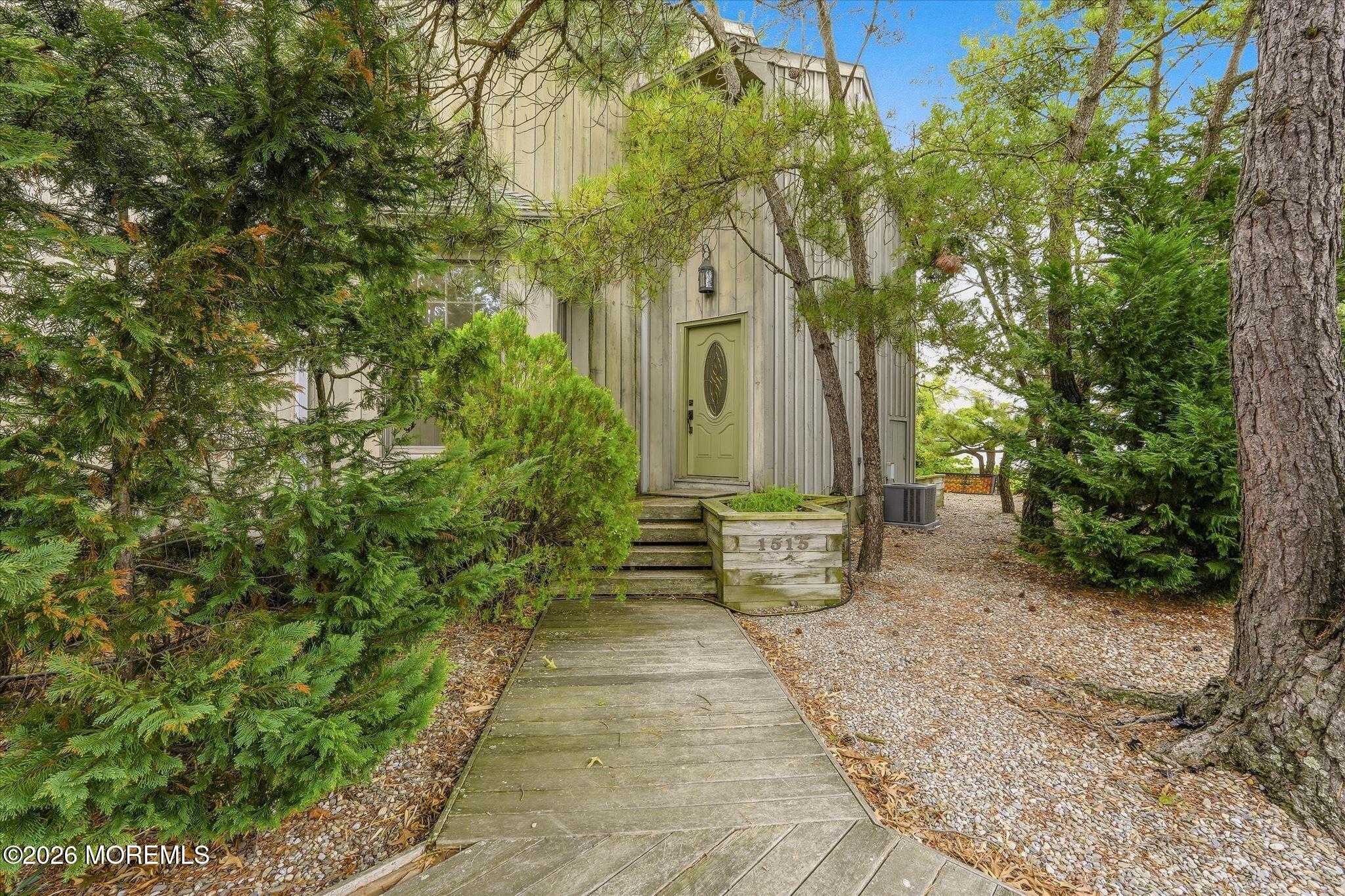 1515 Ivy Road