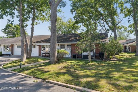 Condo For Sale - 603A Lake Point Drive<br/> Lakewood, NJ 08701