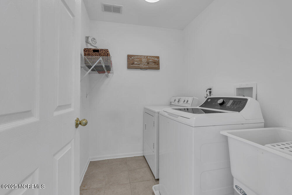 26 Inwood Drive, Manalapan, New Jersey image 32