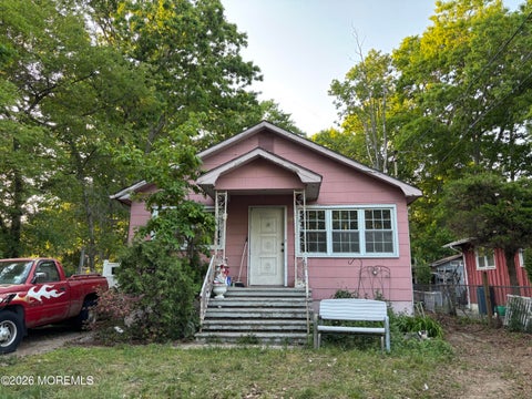 Homes For Sale - 15 E 1st Street<br/> Howell, NJ 07731