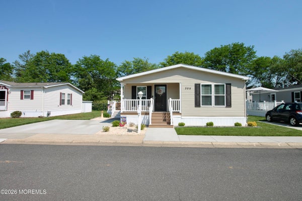305 FARM RD, FREEHOLD, NJ 07728 - Image f2e0b37672e678cb3222d5576c8ace21/3066817461