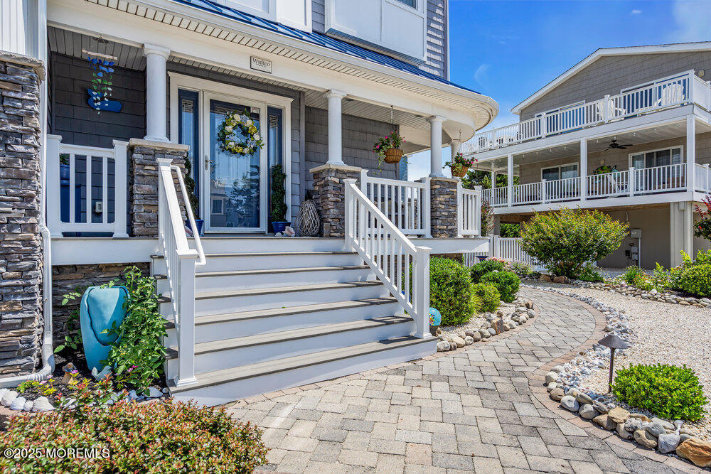 21 W Magnolia Avenue