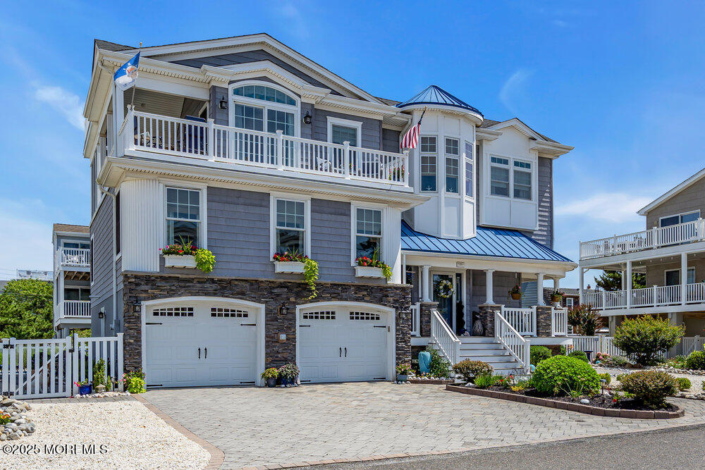 21 W Magnolia Avenue