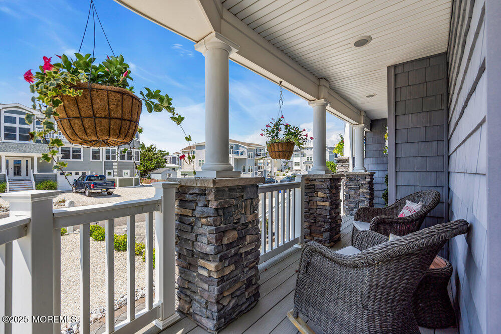 21 W Magnolia Avenue