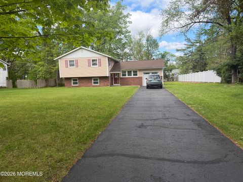 Homes For Sale - 25 Holiday Road<br/> Manalapan, NJ 07726