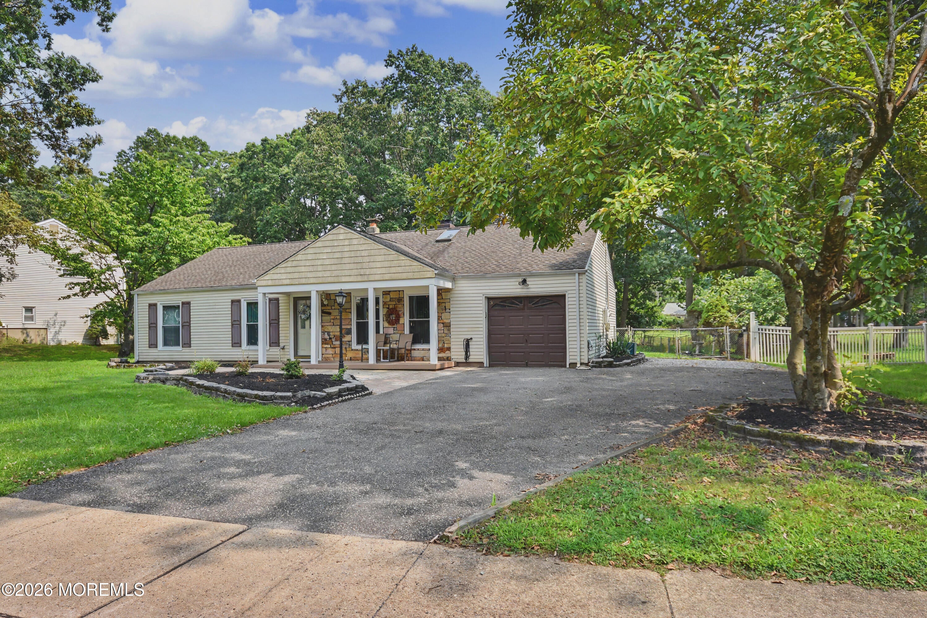 35 Buckingham Drive