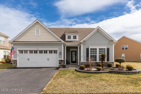 Homes For Sale - 33 W Chaucer Lane<br/> Farmingdale, NJ 07727