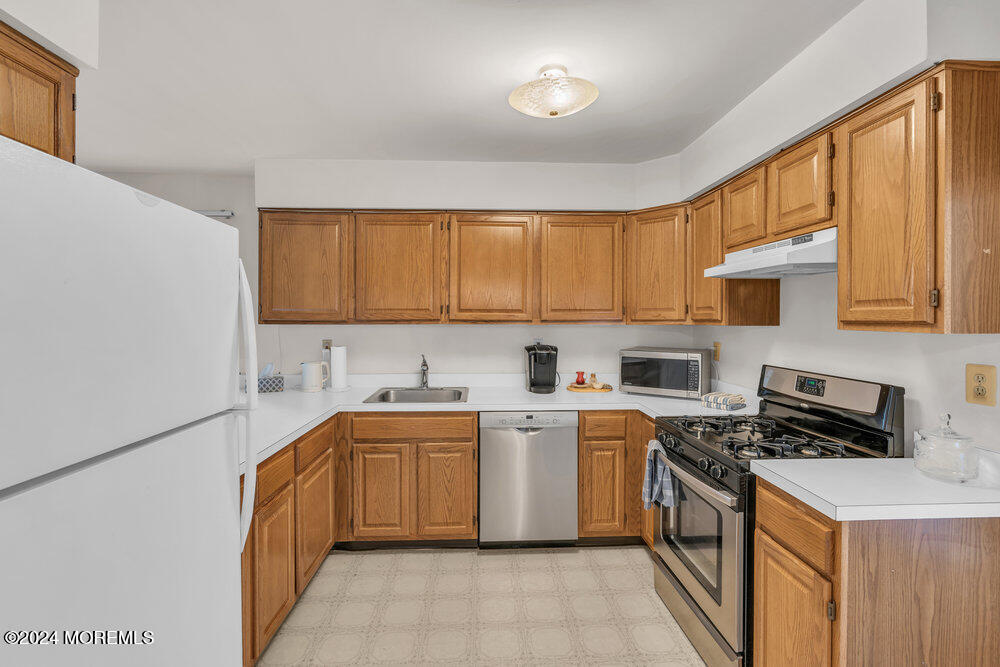 51 Christopher Court #8, Freehold, New Jersey image 18