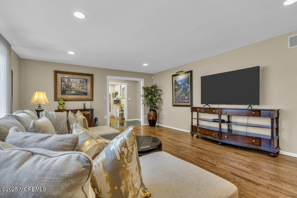 5 Shira Lane, Manalapan, New Jersey image 17