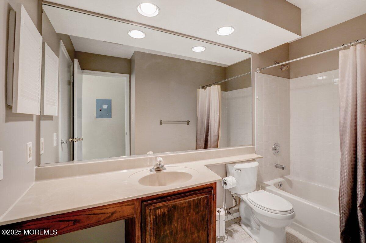 394 Brookview Court, Howell, New Jersey image 23