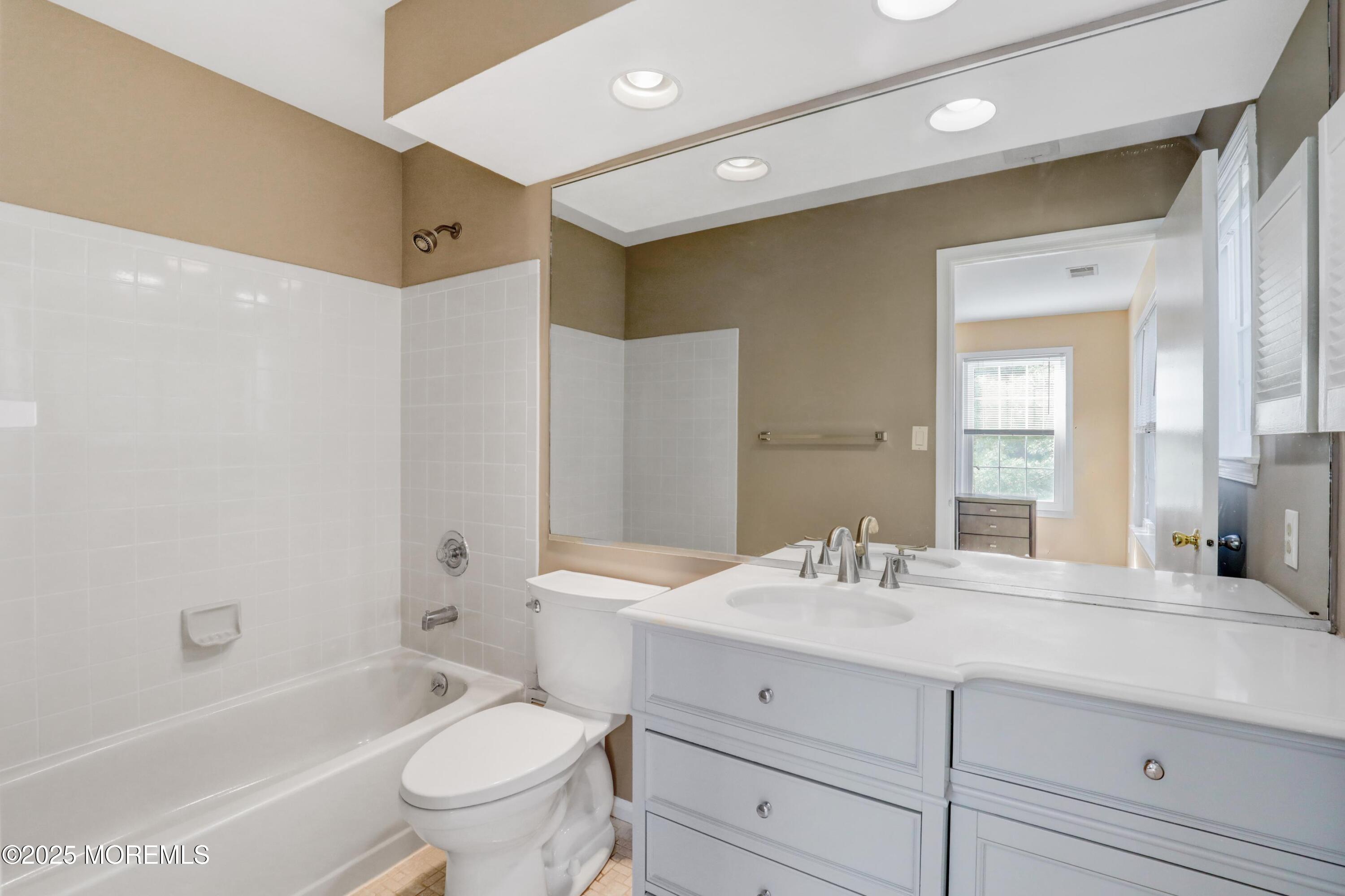 394 Brookview Court, Howell, New Jersey image 18