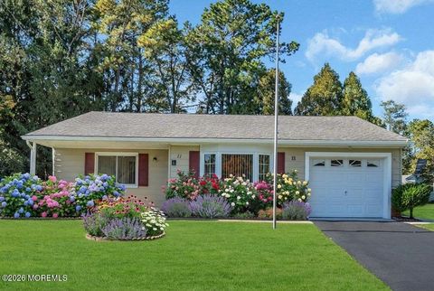 11 Vermont Way Whiting NJ 08759