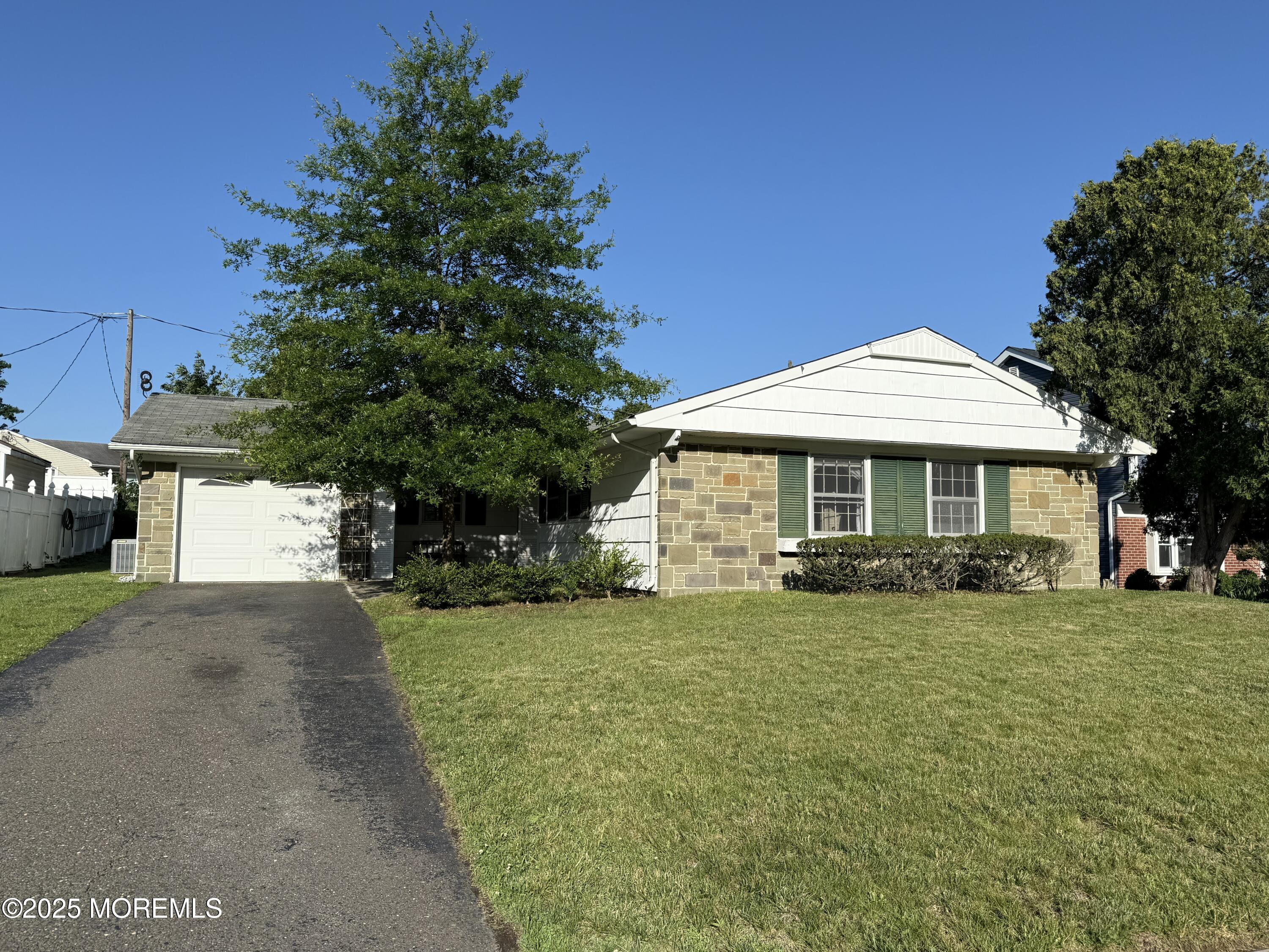 19 Courtland Lane
