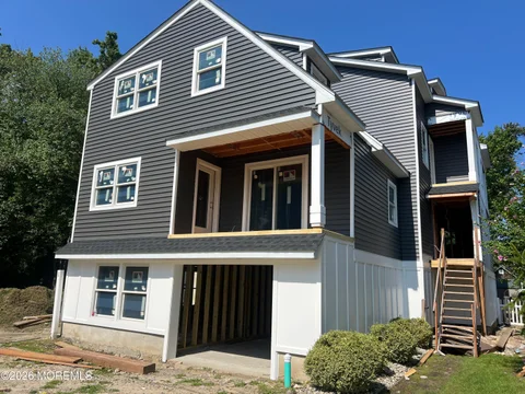 MLS: 22612830