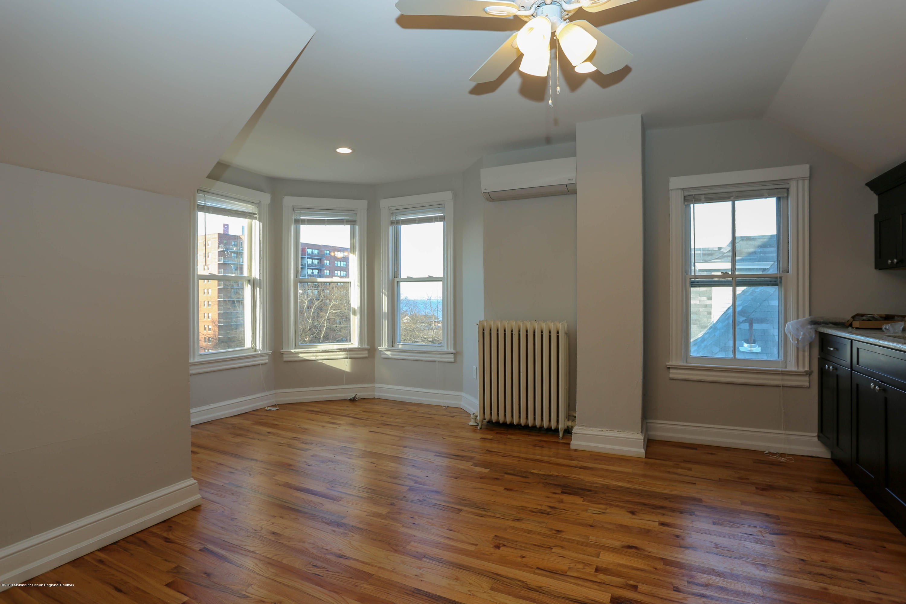 6 3rd Avenue 5