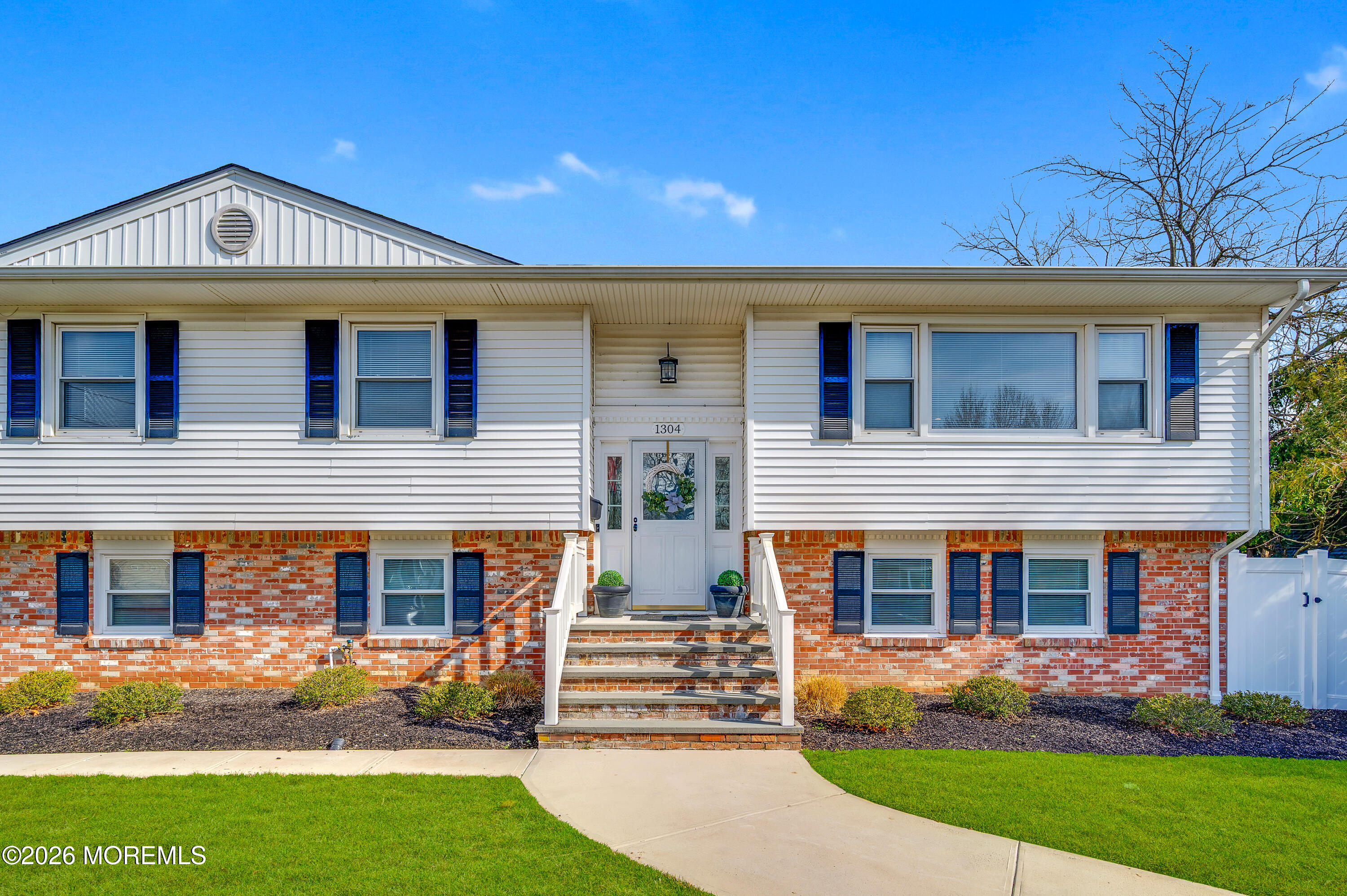 1304 W Magnolia Avenue