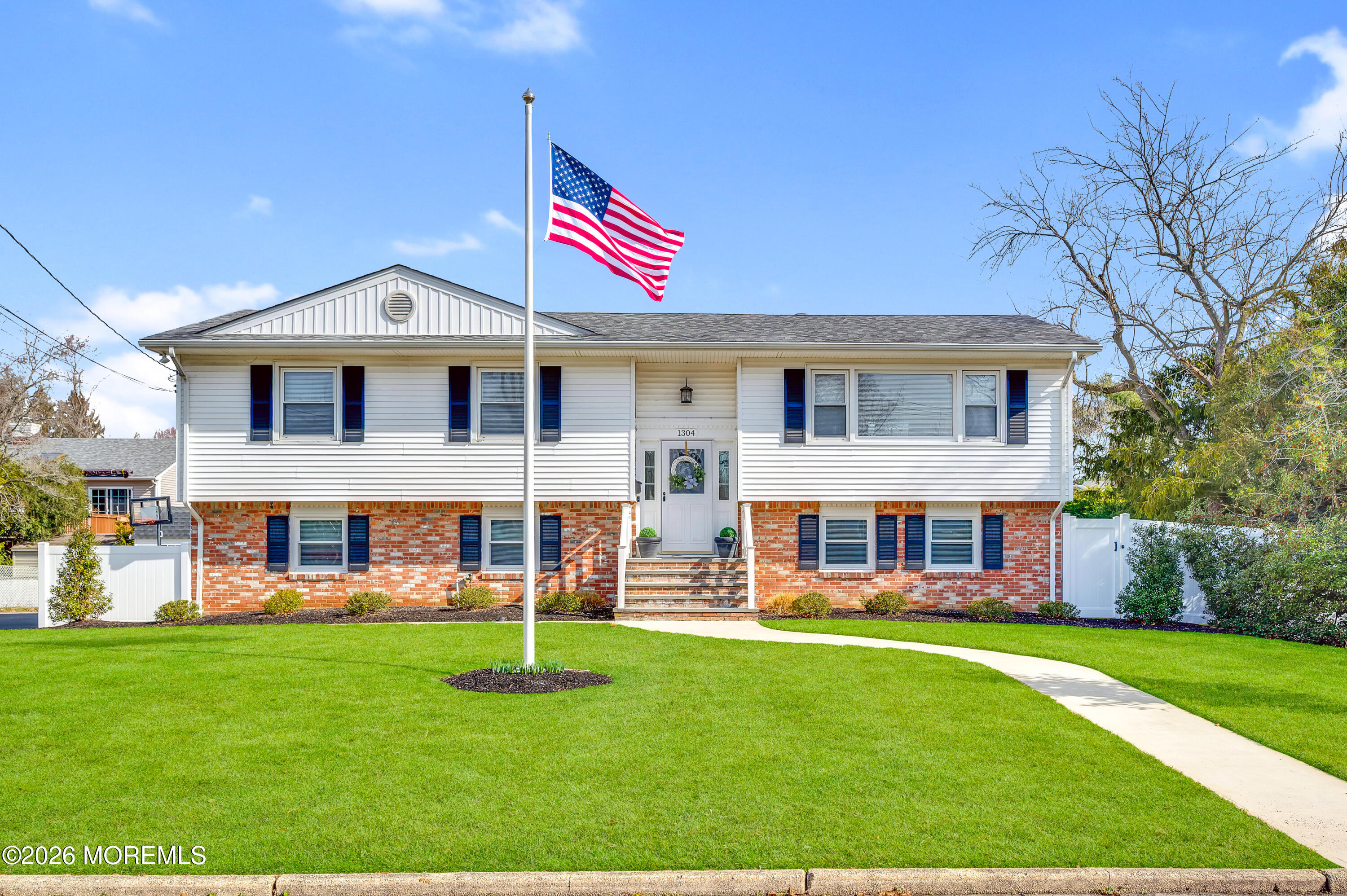 1304 W Magnolia Avenue