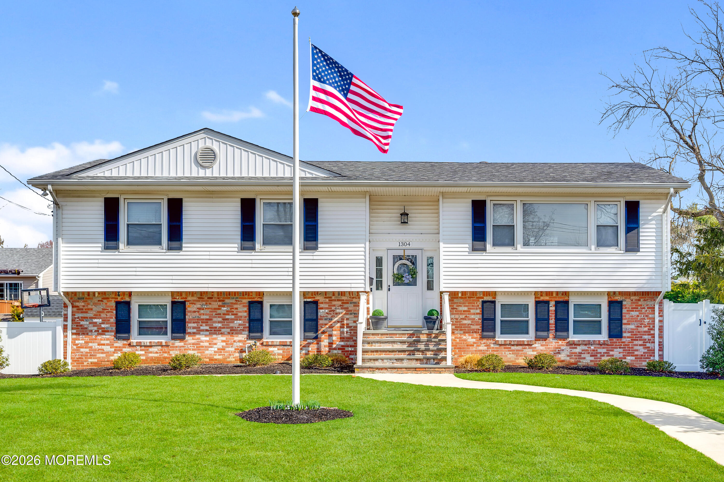 1304 W Magnolia Avenue