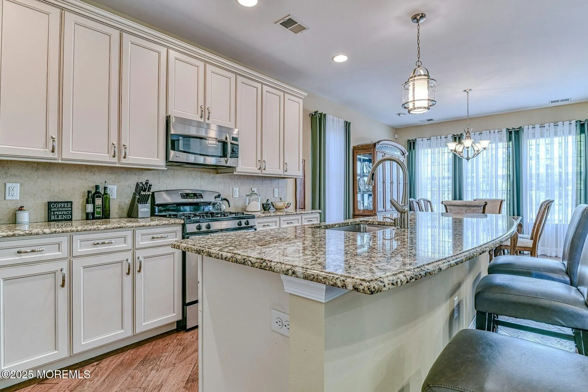 Barnegat, New Jersey 08005, United States, 2 Bedrooms Bedrooms, ,3 BathroomsBathrooms,Residential,Pending,82747