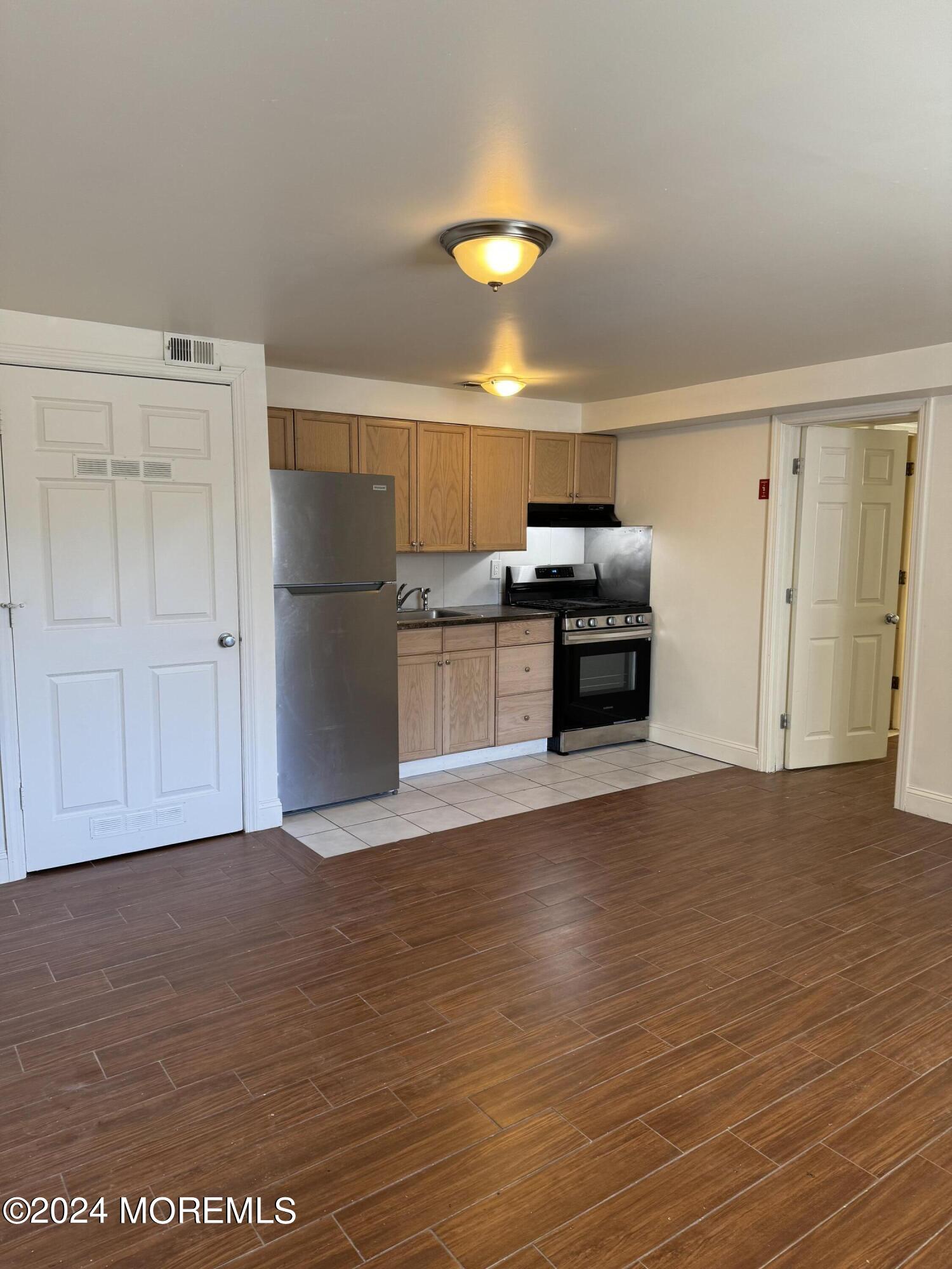 109 2nd Avenue i