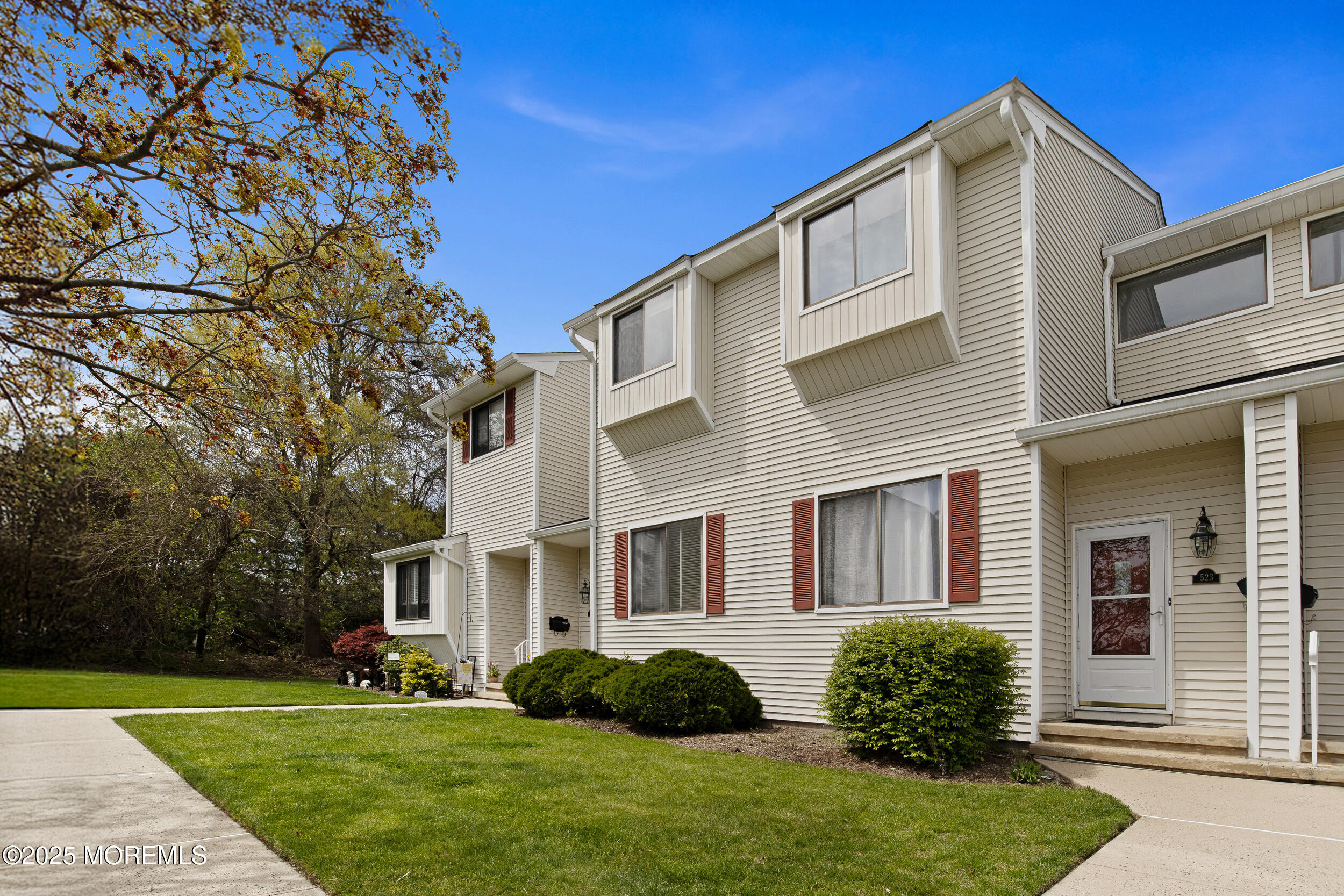 523 Clubhouse Drive, Middletown, New Jersey image 2