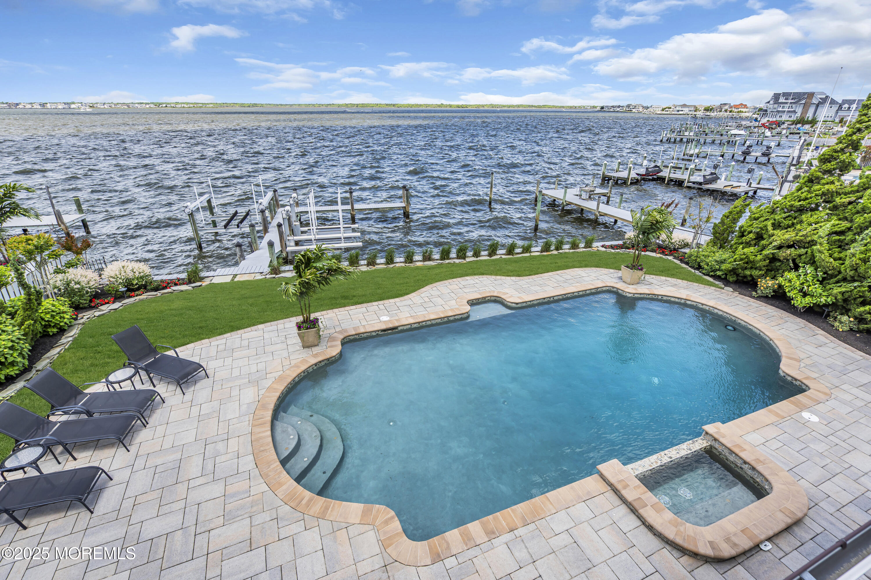 313 Dutchmans Point Road