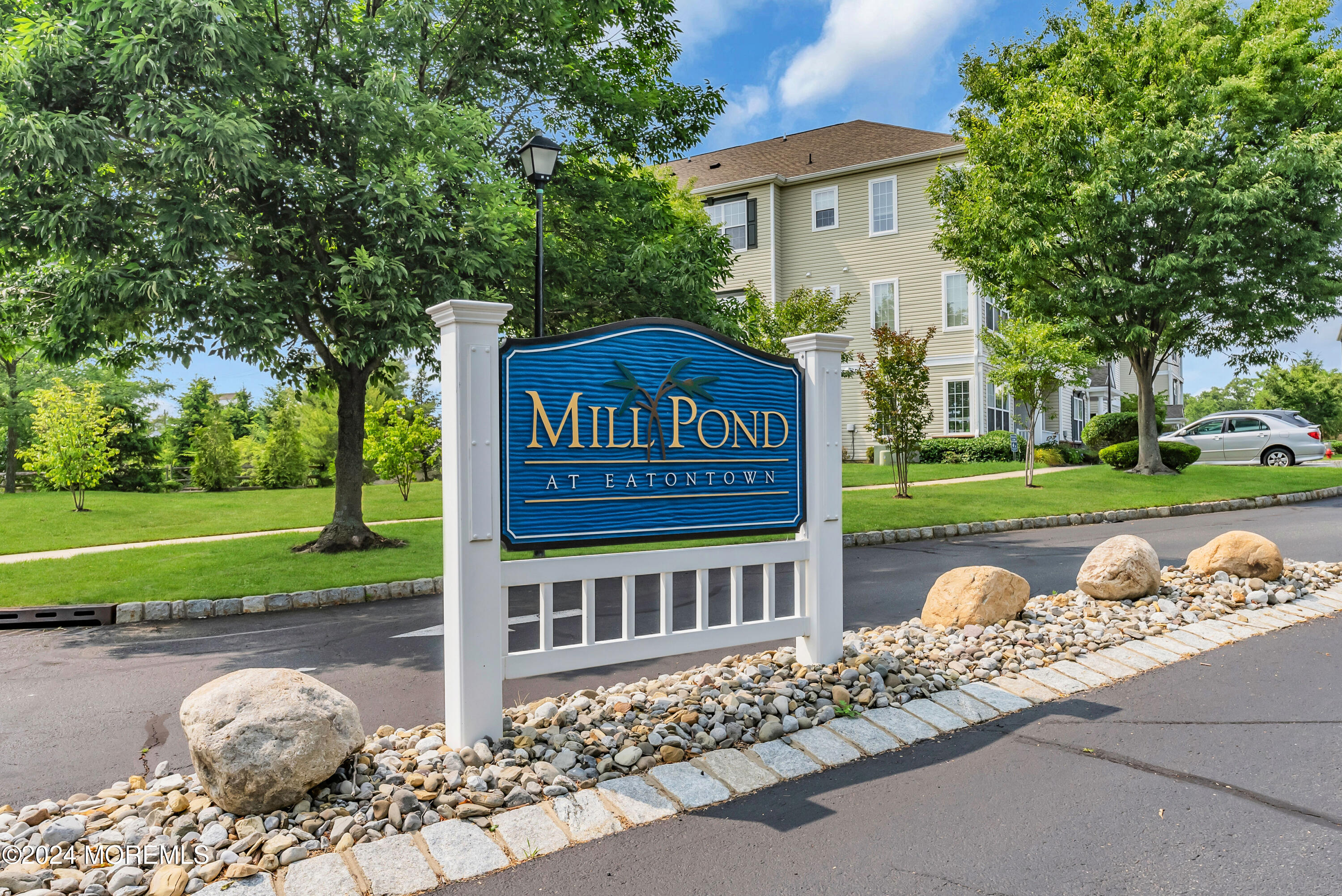 317 Mill Pond Way #55, Eatontown, New Jersey image 2