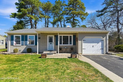 Homes For Sale - 8 Hummingbird Lane<br/> Ocean County, Whiting, NJ 08759