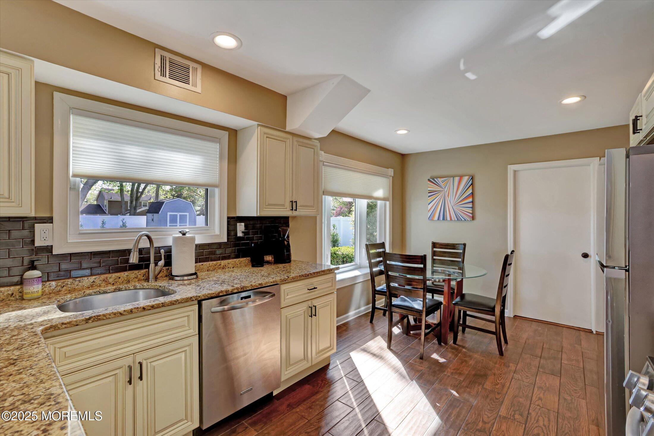 49 Knox Lane, Manalapan, New Jersey image 18