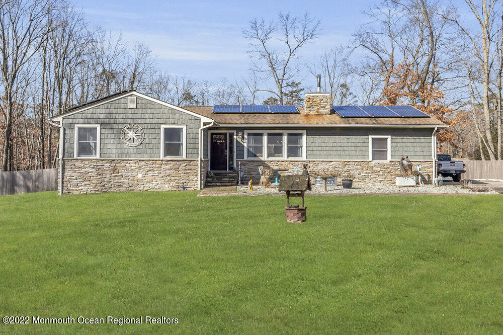 592 Whitecomb Street