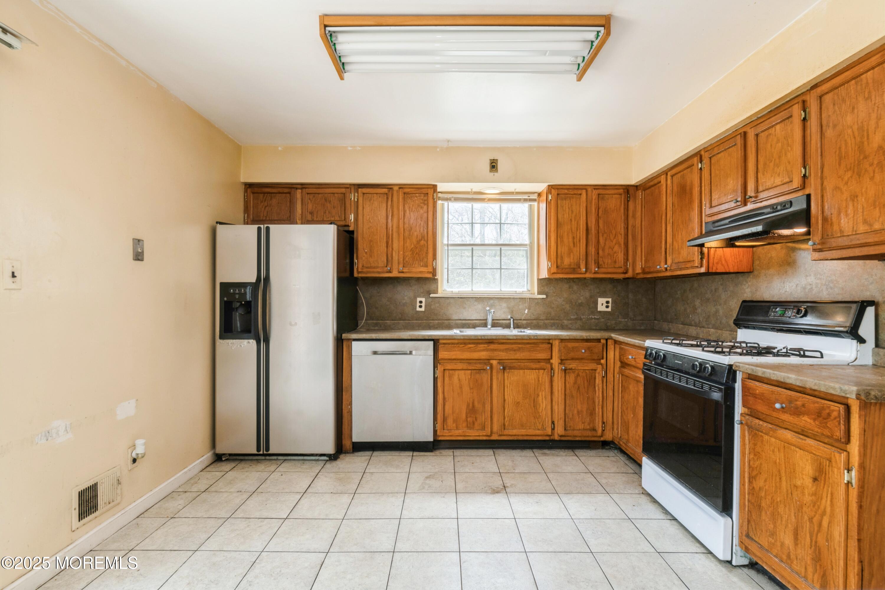 44 Townsend Drive, Matawan, New Jersey image 9