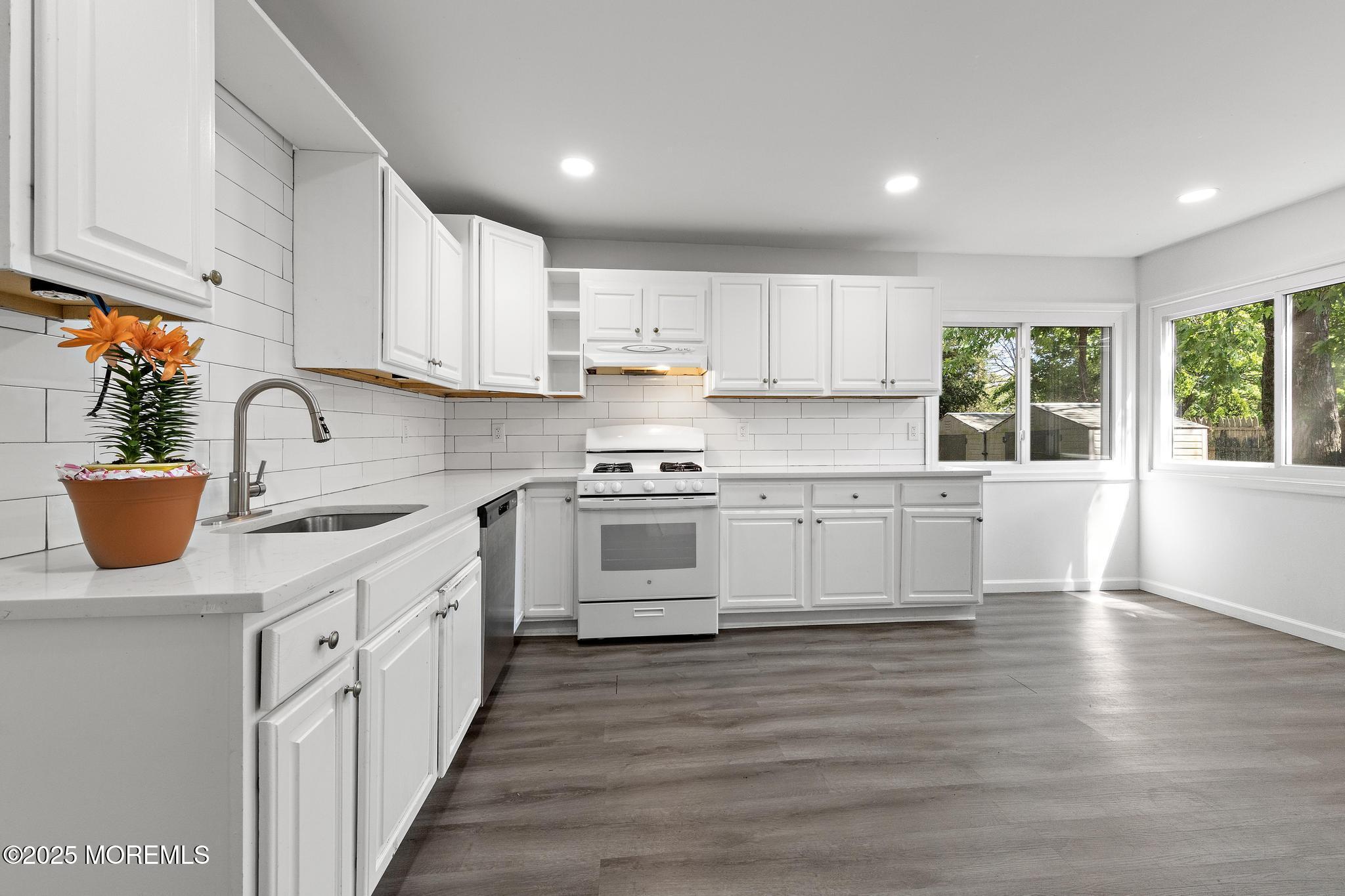 15 Lark Lane, Brick, New Jersey image 14