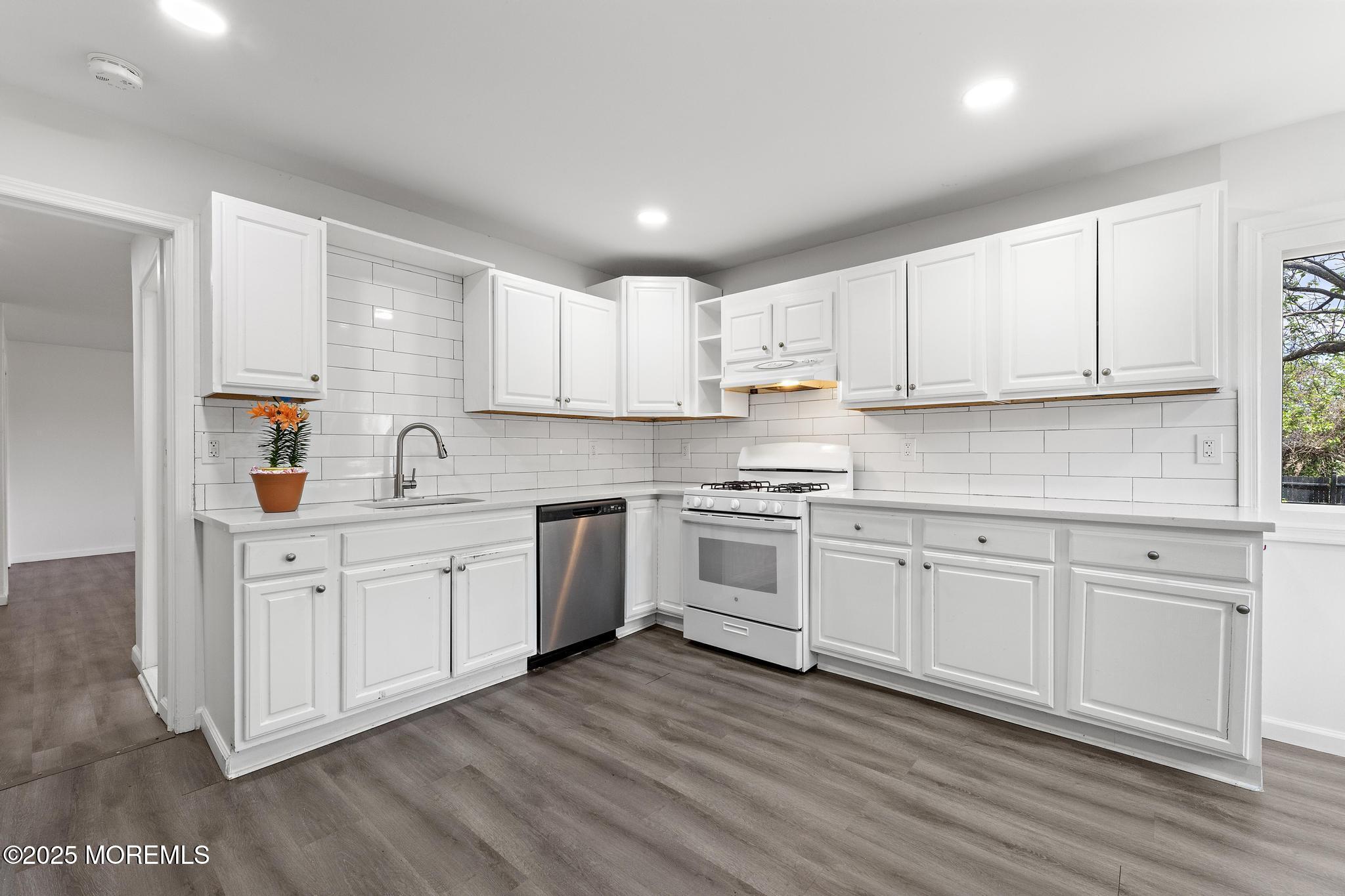 15 Lark Lane, Brick, New Jersey image 12