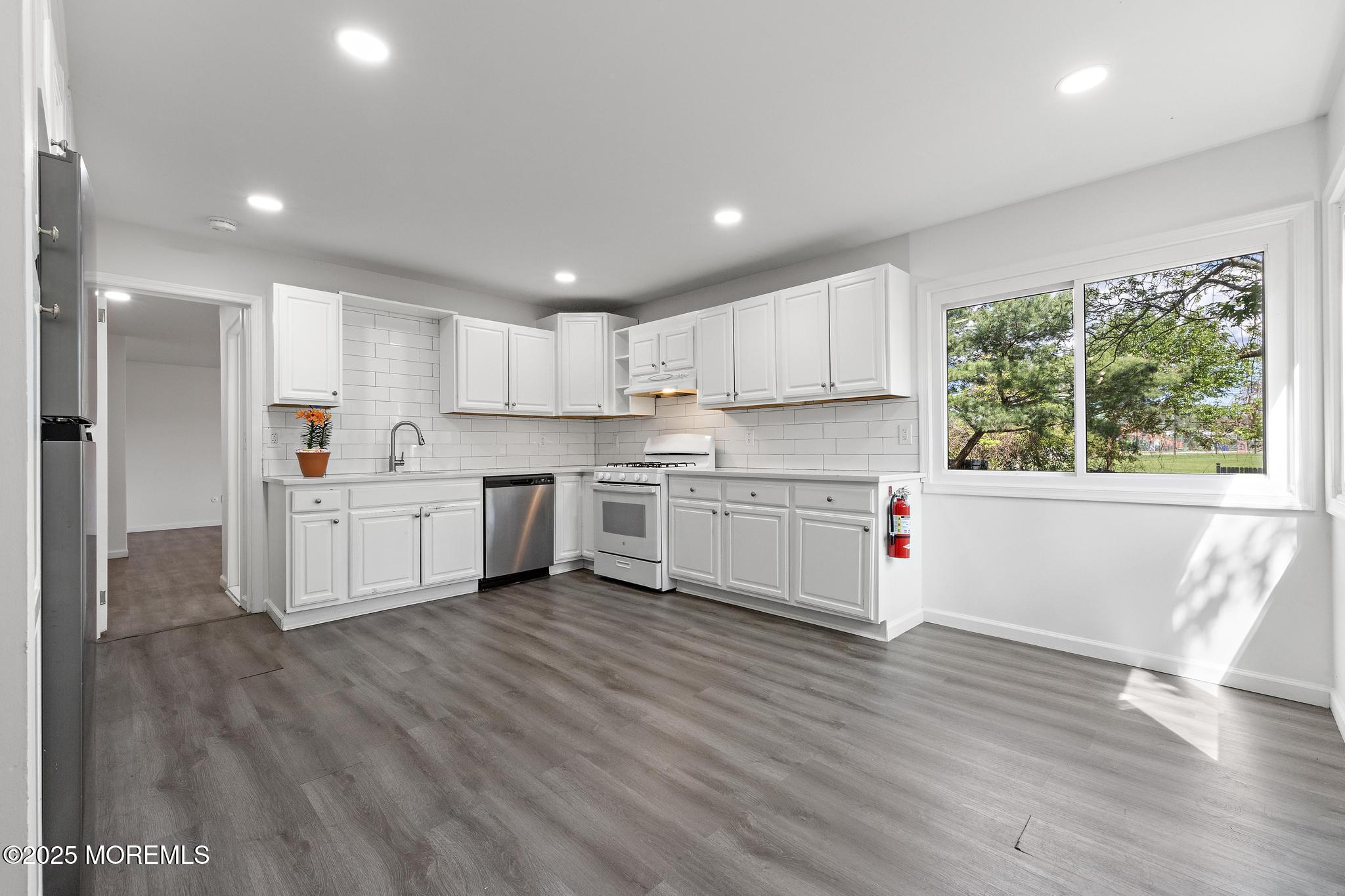 15 Lark Lane, Brick, New Jersey image 11