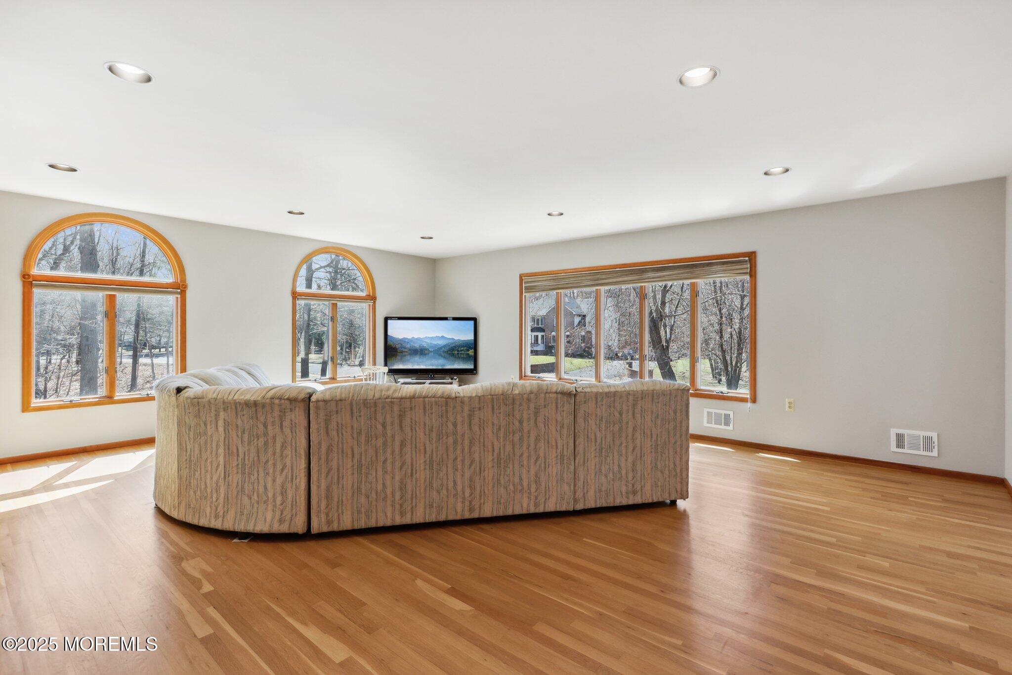 2 Donna Court, Manalapan, New Jersey image 37