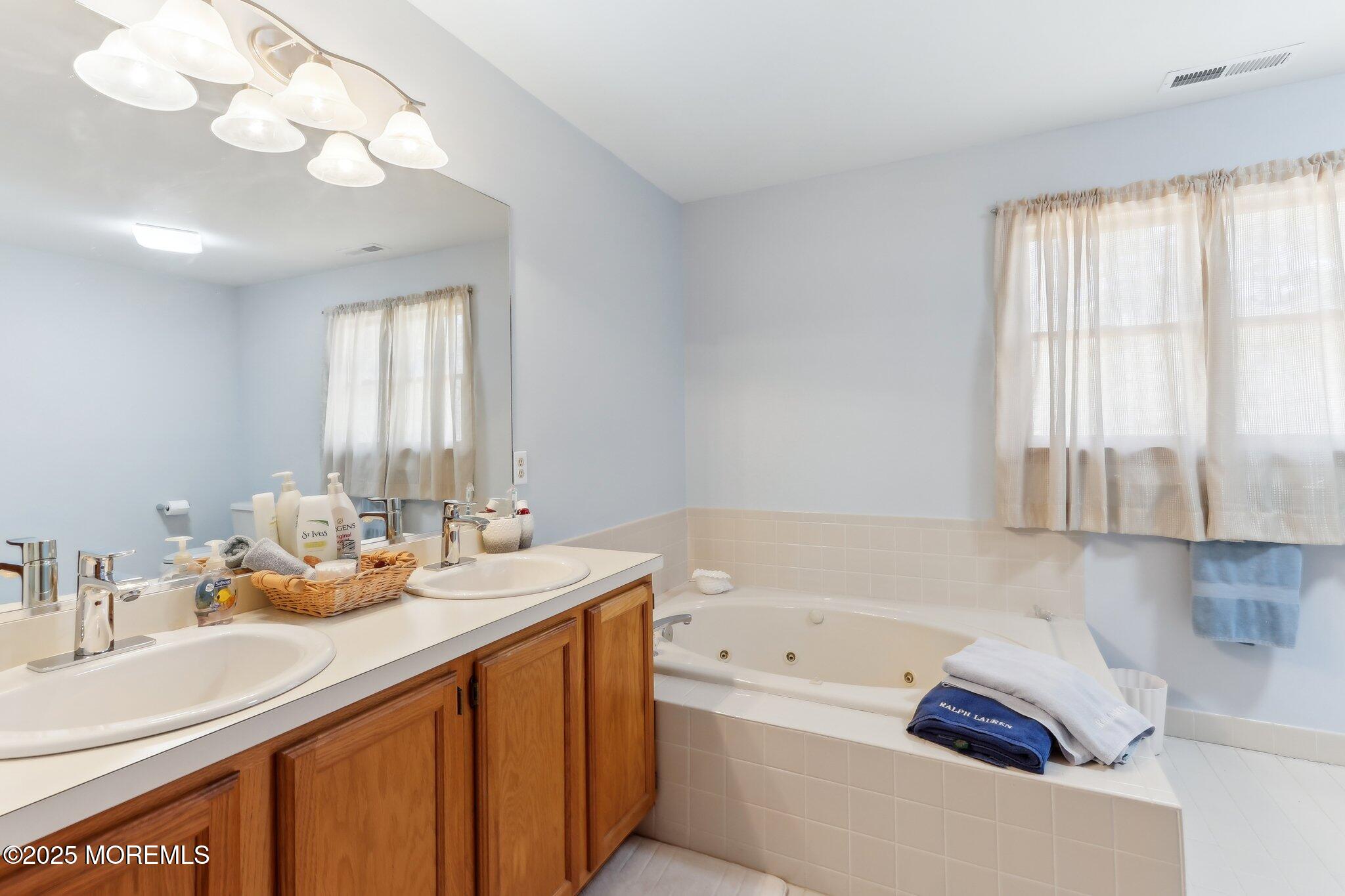 2 Donna Court, Manalapan, New Jersey image 41