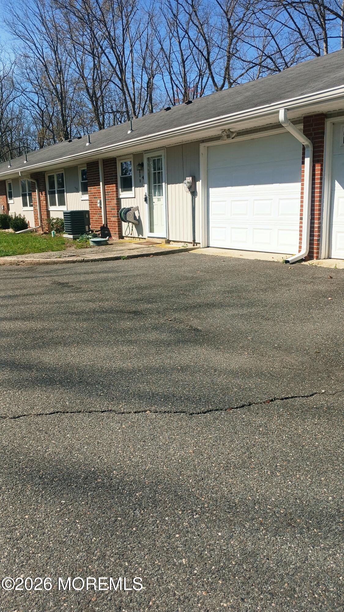 280B Kingston Court 2001