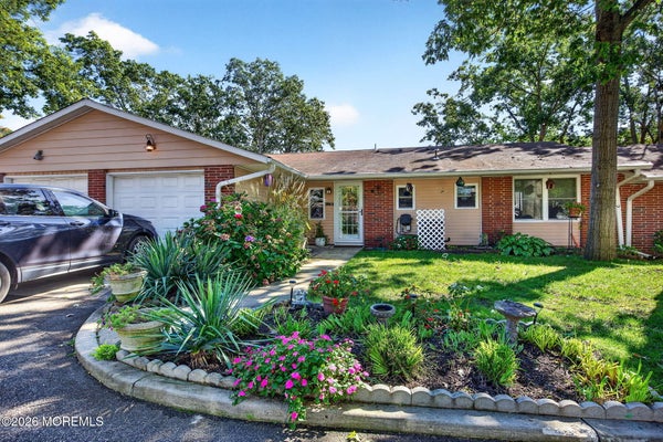 627 HUNTINGTON DR, LAKEWOOD, NJ 08701 - Image f977e17dc8b06516e311d04ea2f078ff/341374988