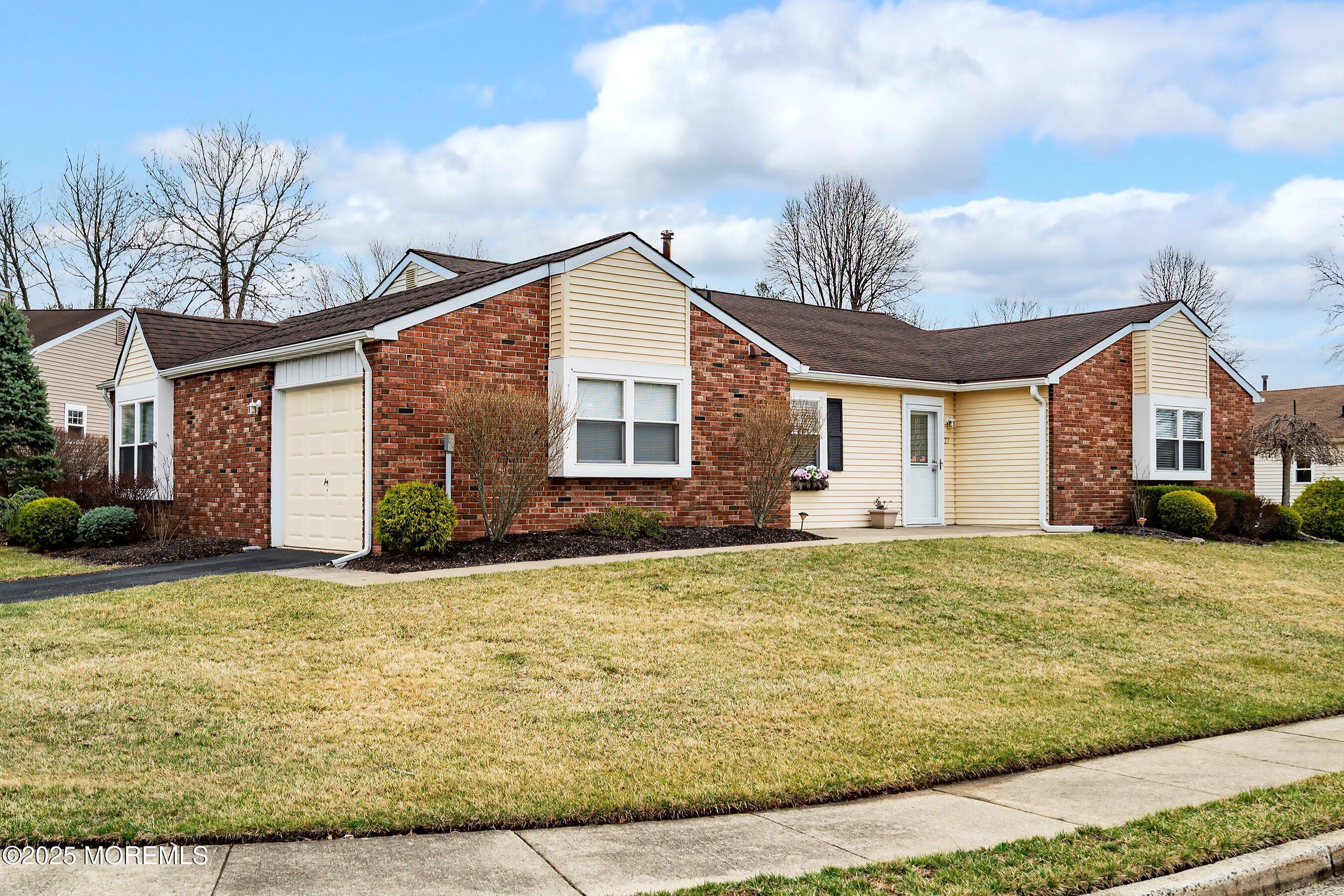 27 Suffolk Way, Marlboro, New Jersey image 1