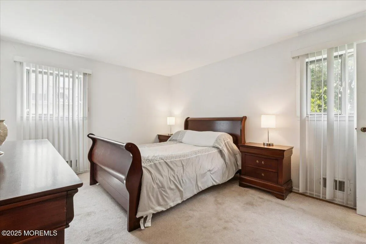 Manalapan, New Jersey 07726, United States, 3 Bedrooms Bedrooms, ,2 BathroomsBathrooms,Residential,Pending,200936