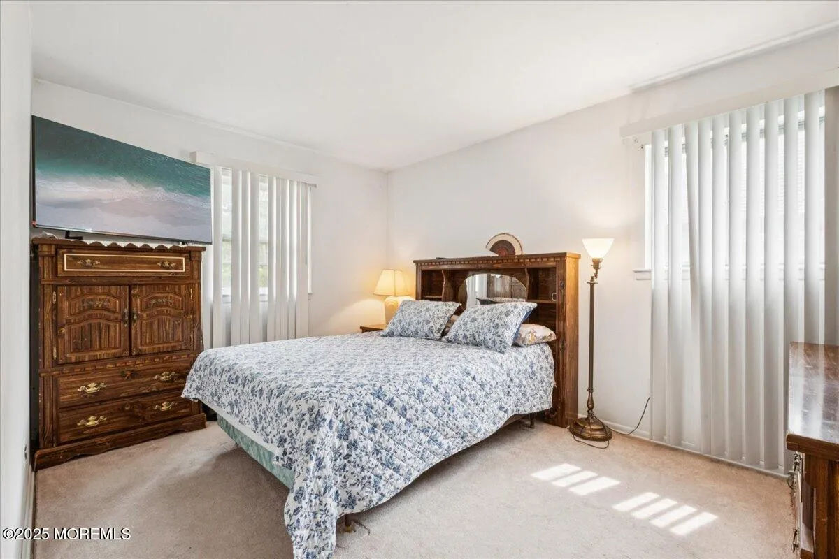 Manalapan, New Jersey 07726, United States, 3 Bedrooms Bedrooms, ,2 BathroomsBathrooms,Residential,Pending,200936