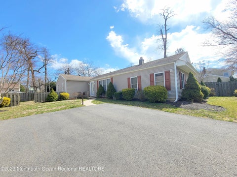 Homes For Rent - 1 HALF Robin Drive<br/> Oakhurst, NJ 07755