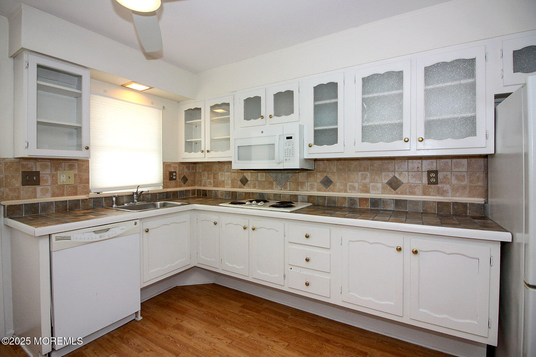 392 Picardy Court #B, Lakewood, New Jersey image 2