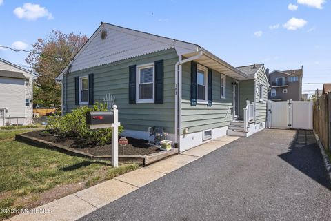 Photo of 187 Washington Street, Keyport, NJ 07735 (MLS # 22611370)