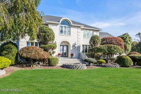 7 Nottinghill Court Manalapan NJ 07726