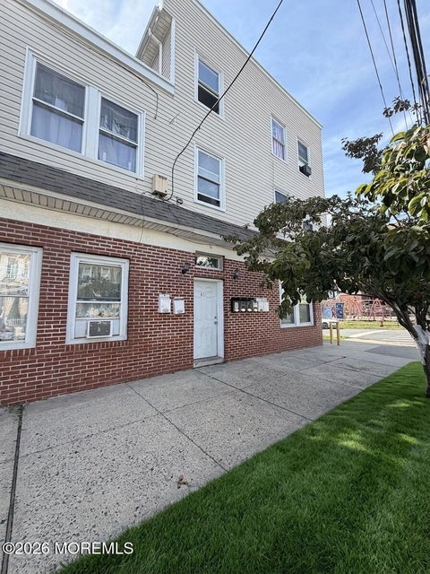 Apartment For Rent - 410-412 1st Avenue #2<br/> Union County, Elizabeth, NJ 07206