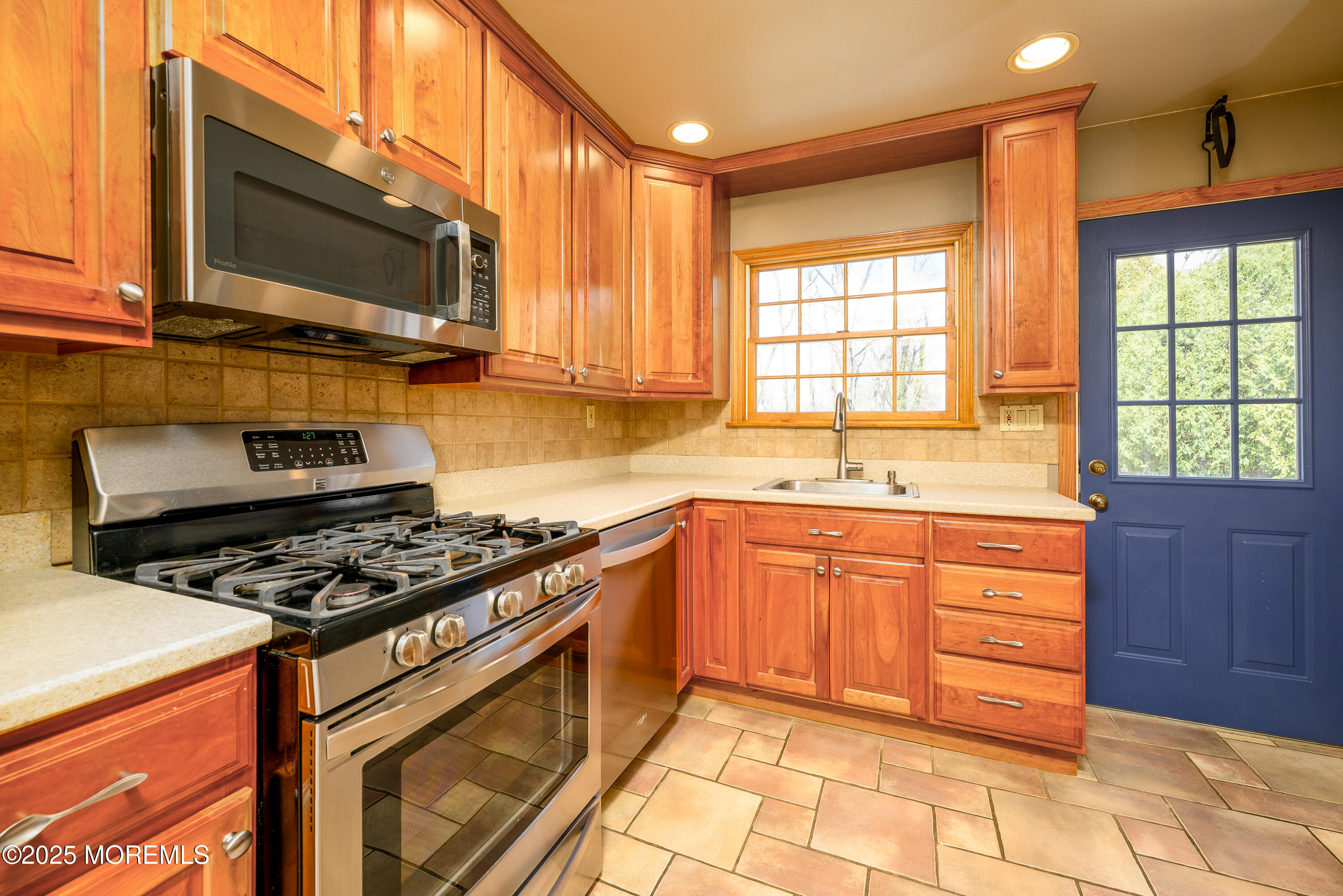 97 Old Queens Boulevard, Manalapan, New Jersey image 8