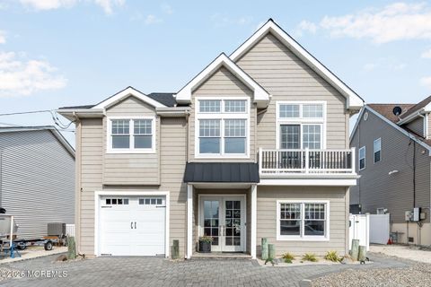 Photo of 506 Bayview Drive, Toms River, NJ 08753 (MLS # 22609977)