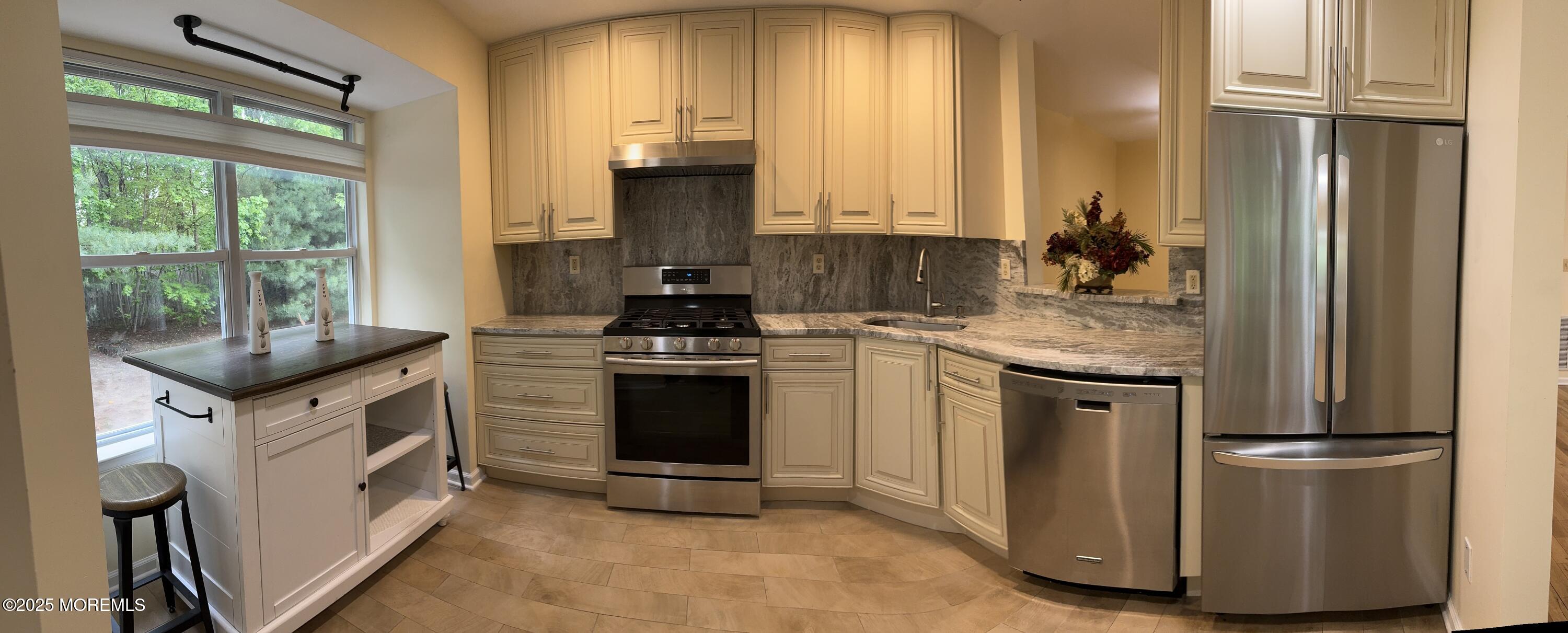 100 Heron Court, Manalapan, New Jersey image 2